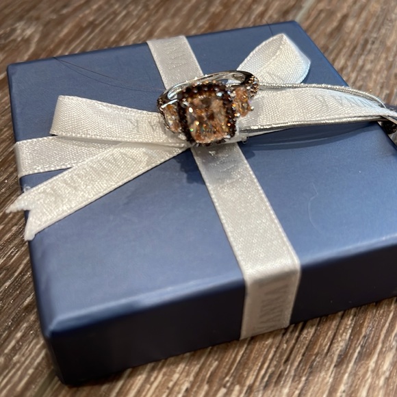 Vanna K for Bella Luce Beautiful Ring - Picture 6 of 9